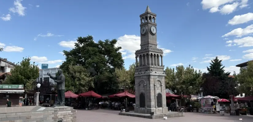 Hamam önü gezilecek yerler: Saatli Çeşme
